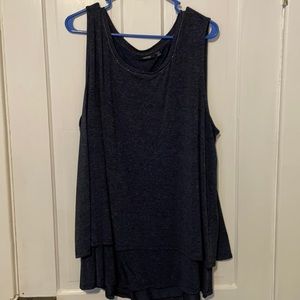 Tunic with beaded neckline, winged, covered back